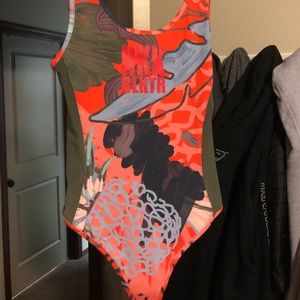 GymsharkxNikkiBlackketter body suit